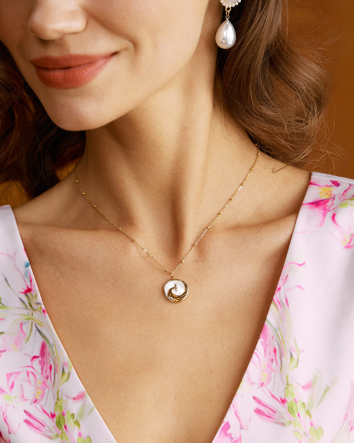 White Seashell Pendant Necklace | Rihoas