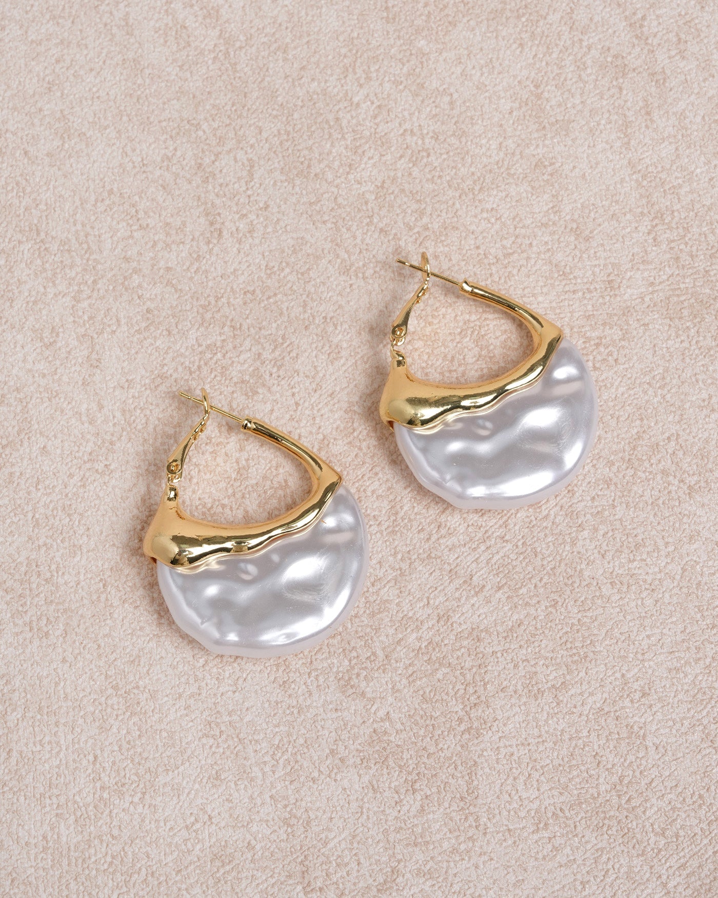 White Earrings | Rihoas
