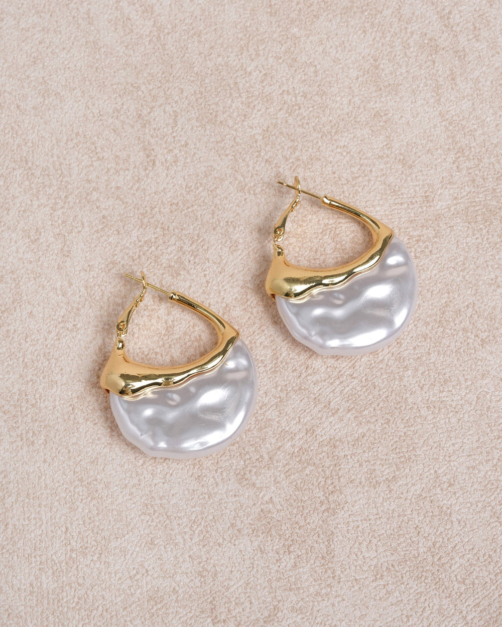 White Earrings | Rihoas