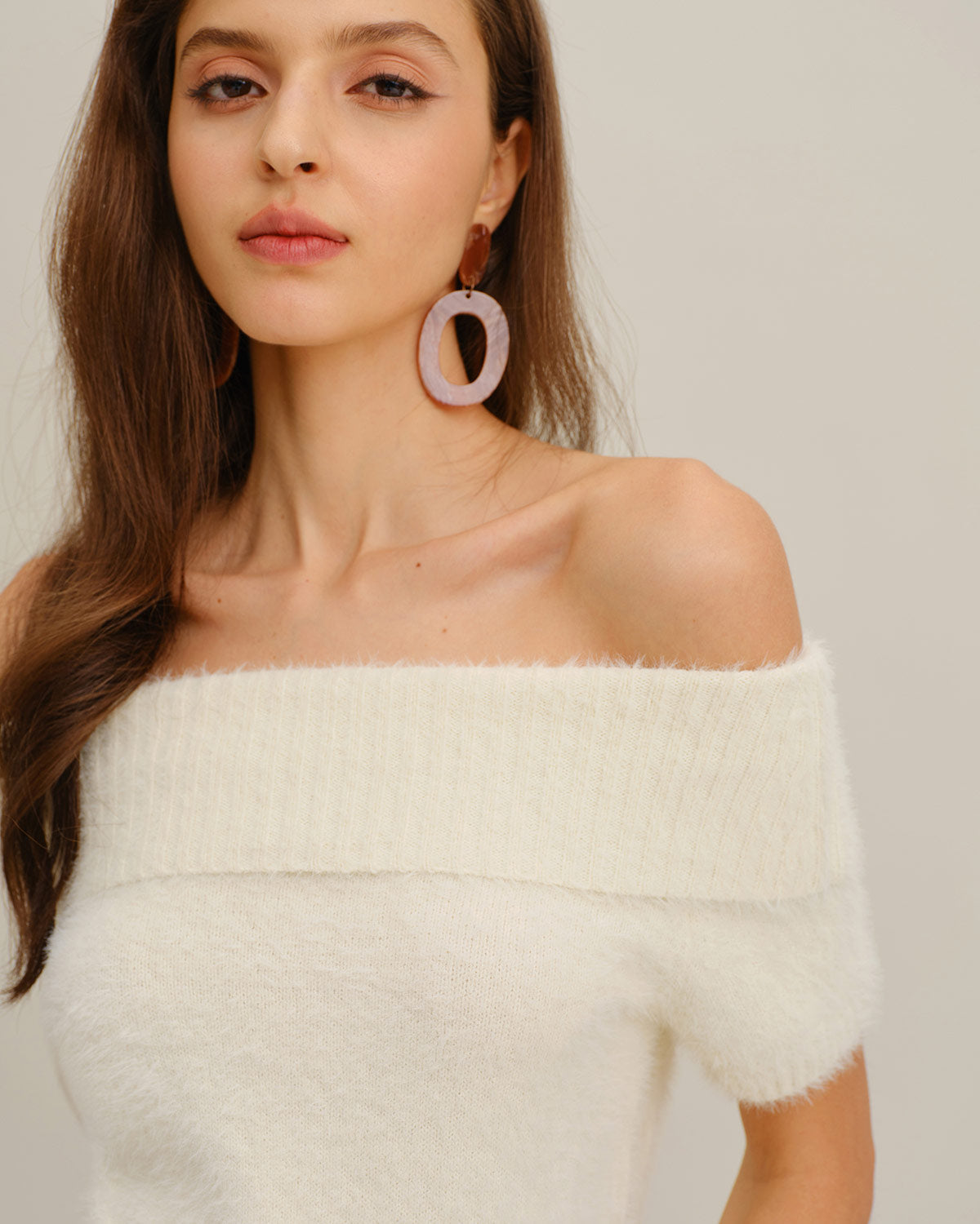 Beige The Shoulder Knit Tee | Rihoas