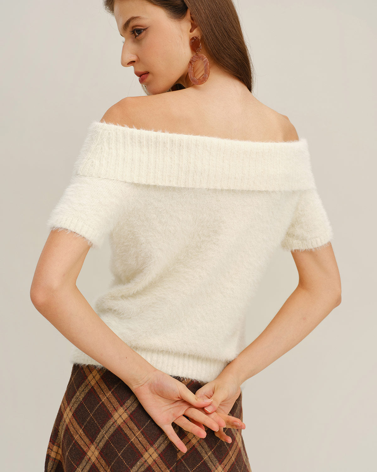 Beige The Shoulder Knit Tee | Rihoas