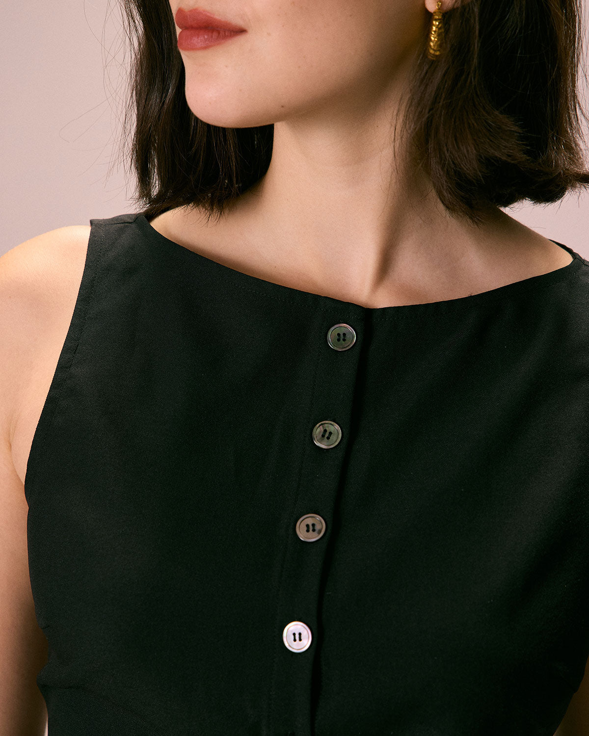 The Black Boat Neck Button Tank Top | Rihoas