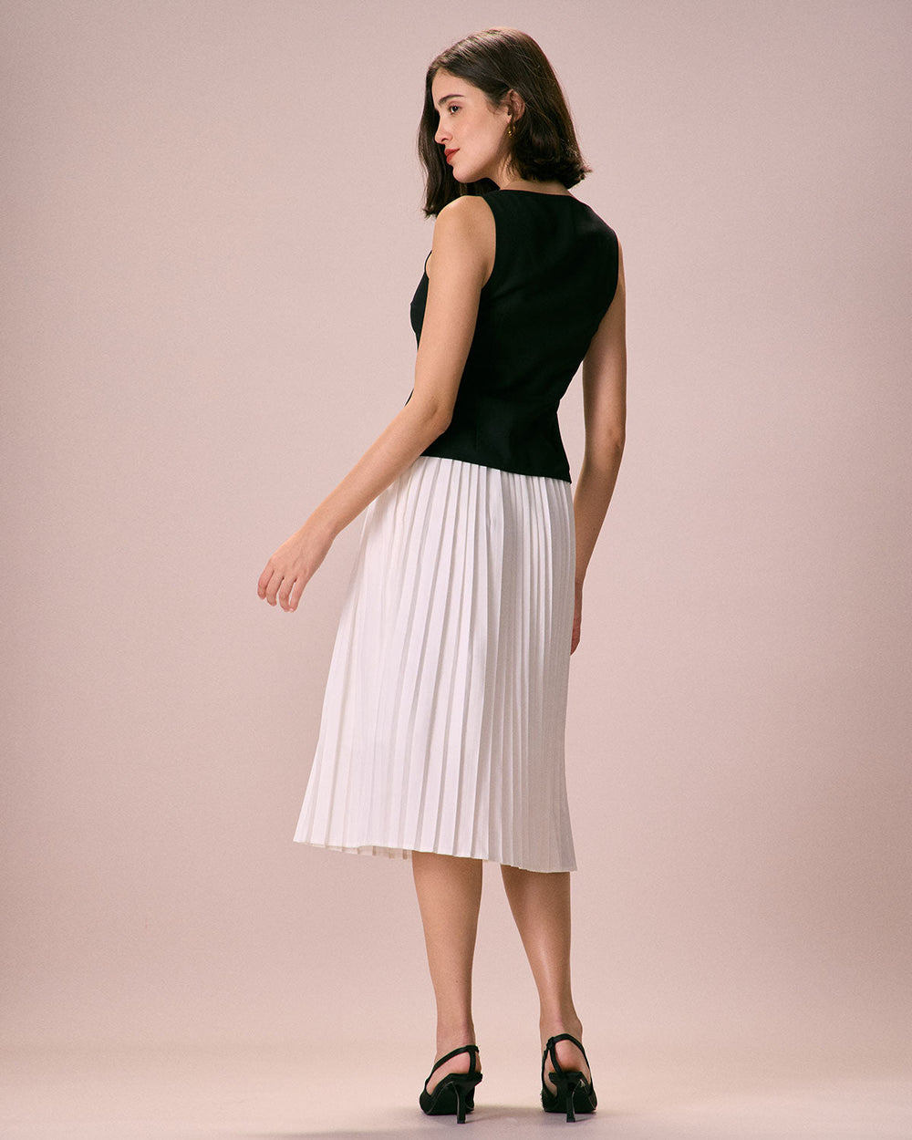 The Black Boat Neck Button Tank Top | Rihoas